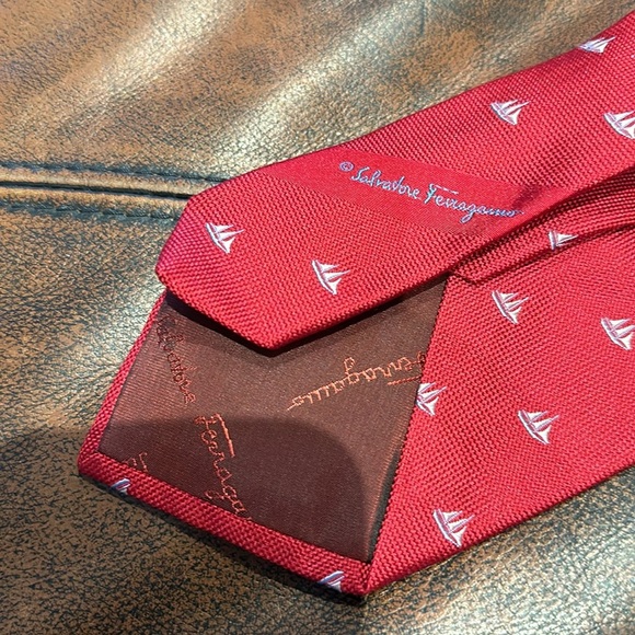 Salvatore Ferragamo Red Silk Tie Blue Sailboats - Picture 4 of 4